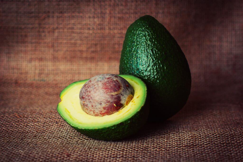 cibi che aiutano a rimanere incinta avocado