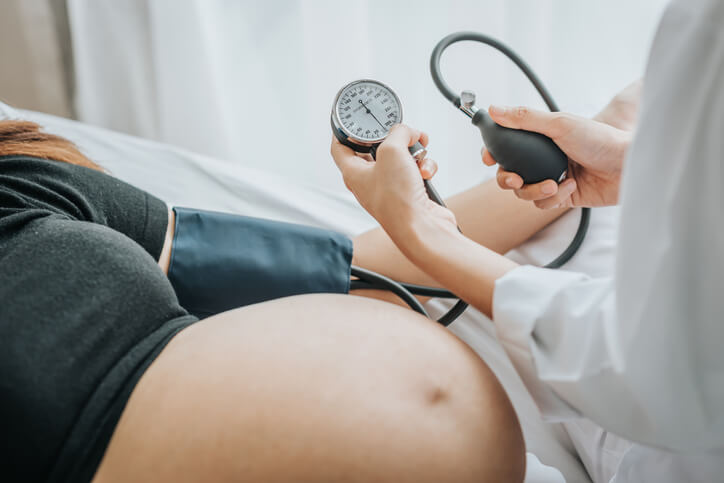 Ipertensione e maternità: percorsi, rischi, soluzioni