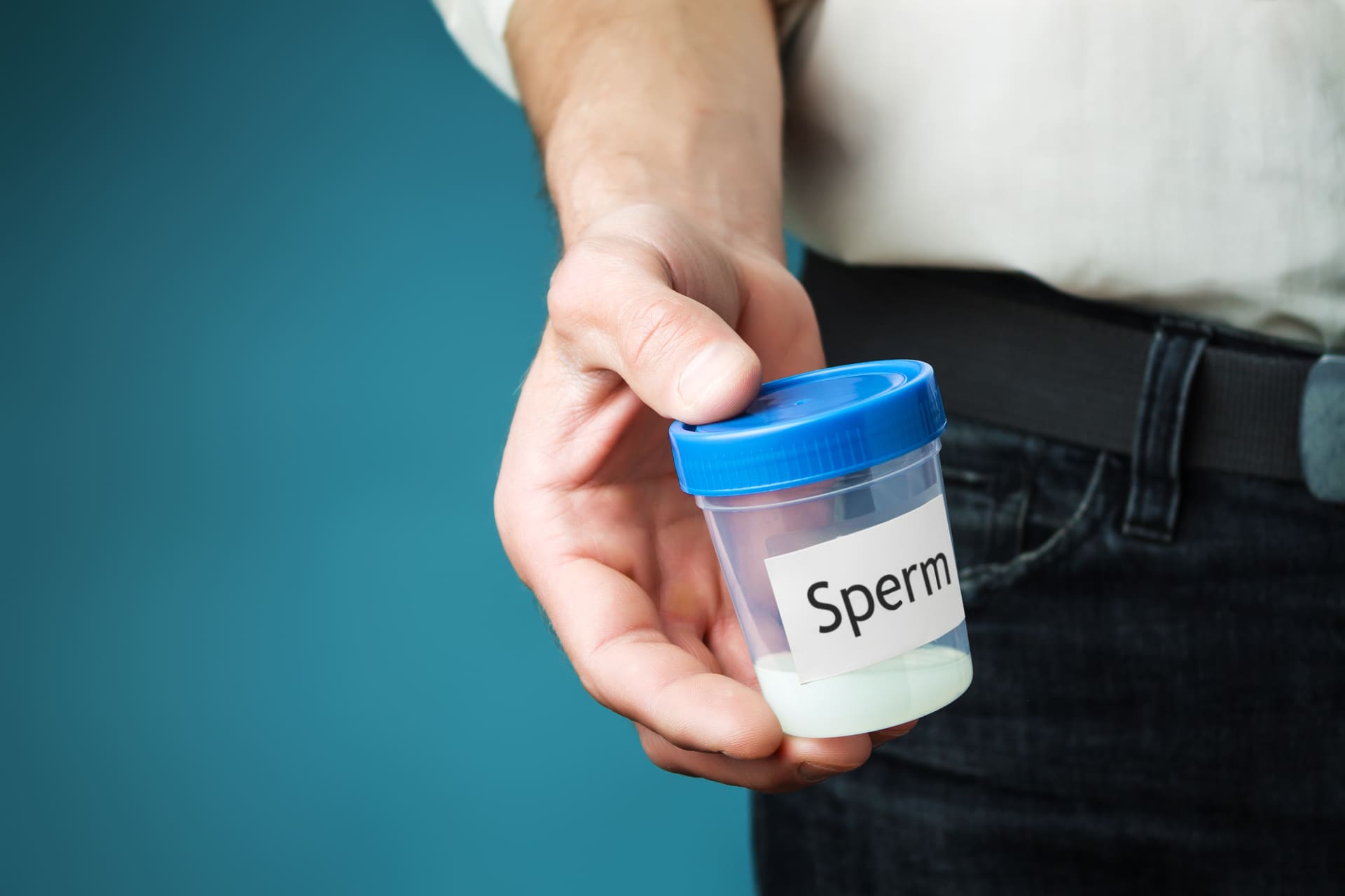 Esami per la fertilità maschile: perché lo spermiogramma di base spesso non basta